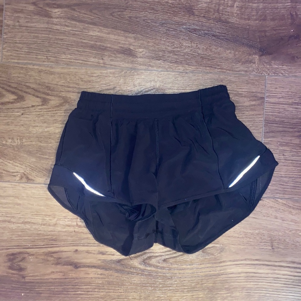 Lululemon hotty hot shorts black size 6 2.5